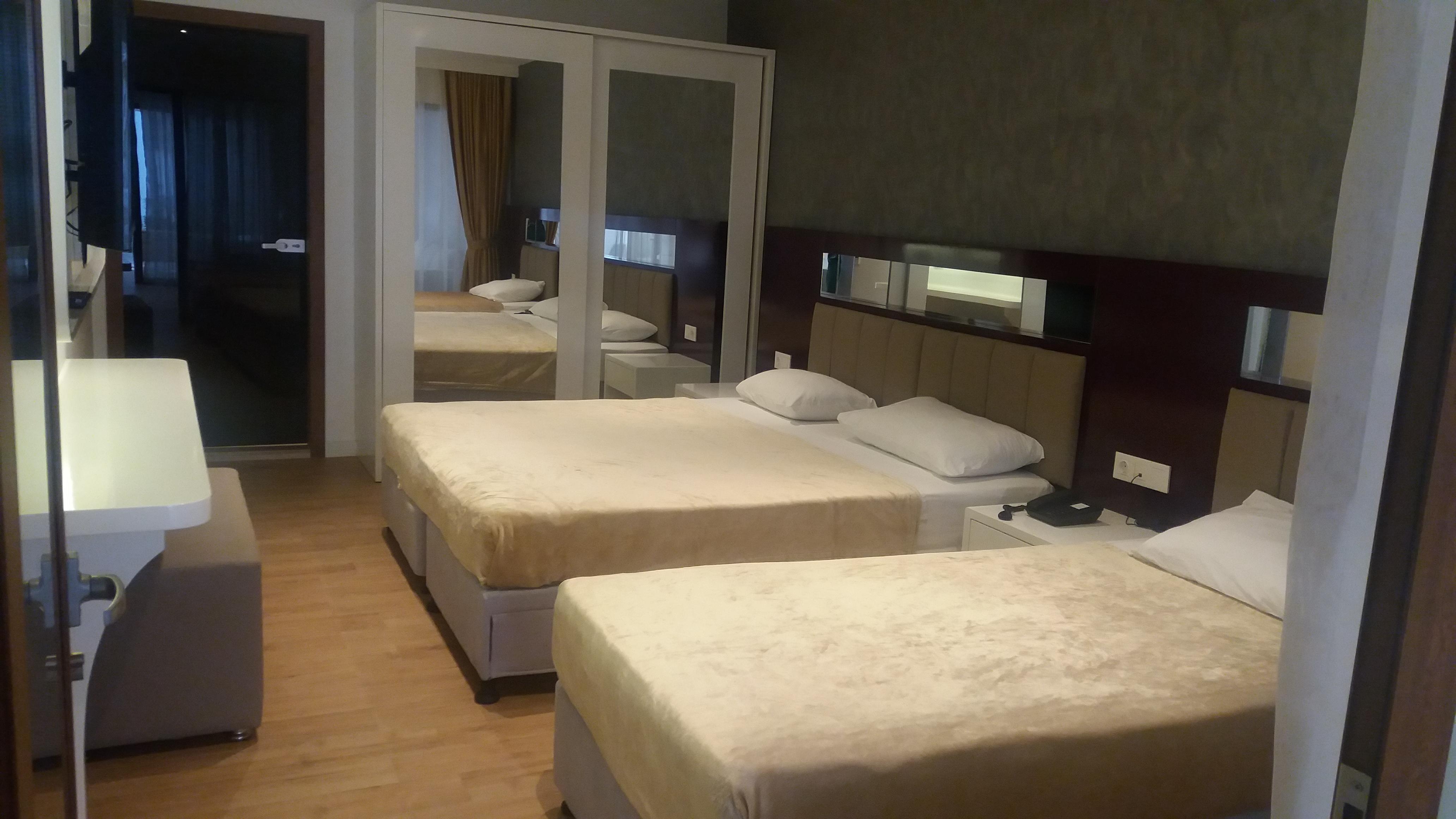 Mirage World Hotel إتْشميلير المظهر الخارجي الصورة