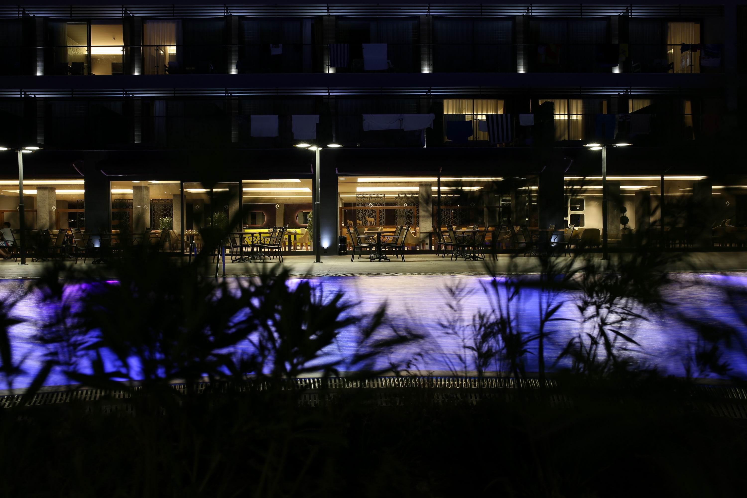 Mirage World Hotel إتْشميلير المظهر الخارجي الصورة