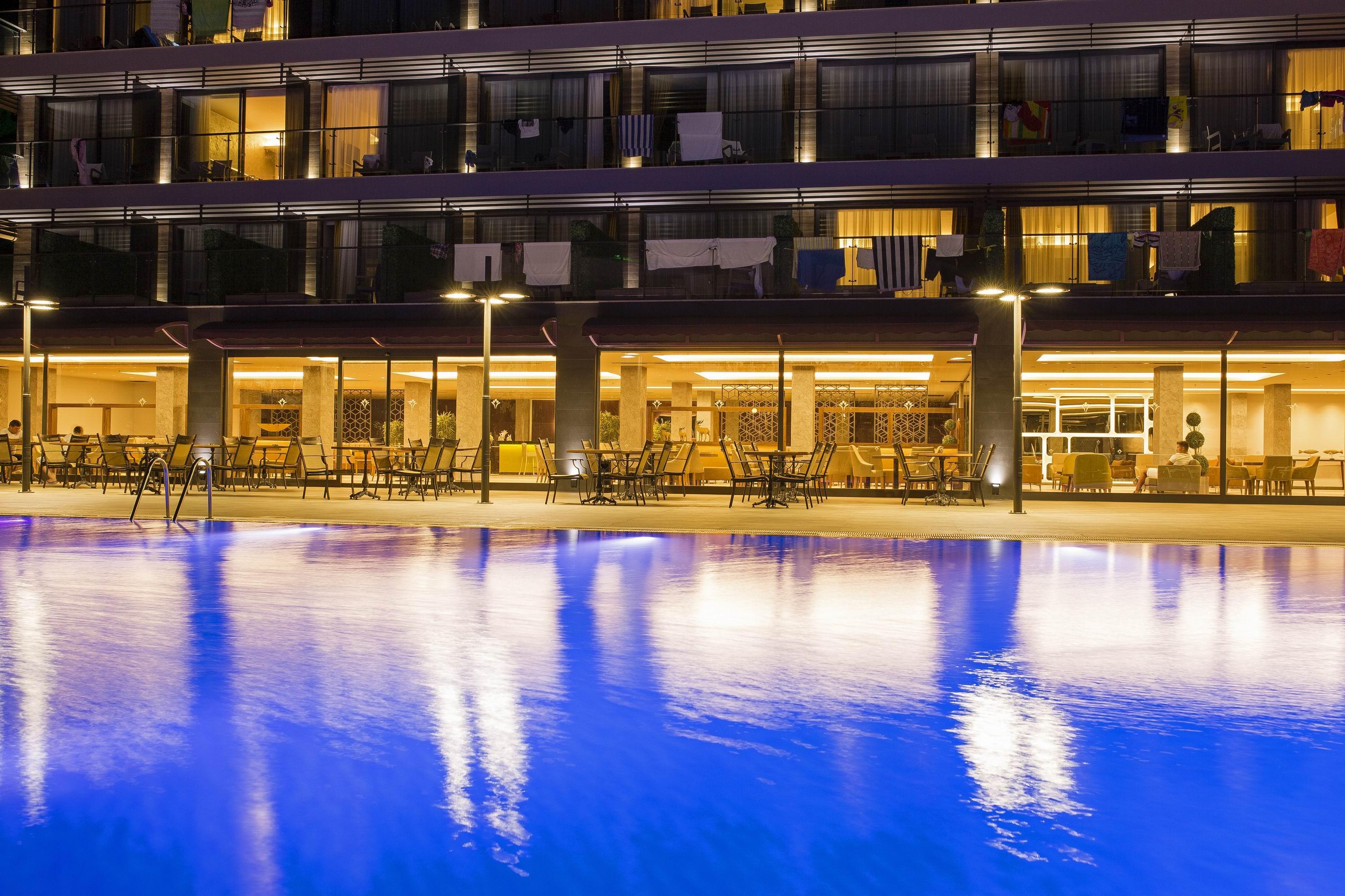 Mirage World Hotel إتْشميلير المظهر الخارجي الصورة