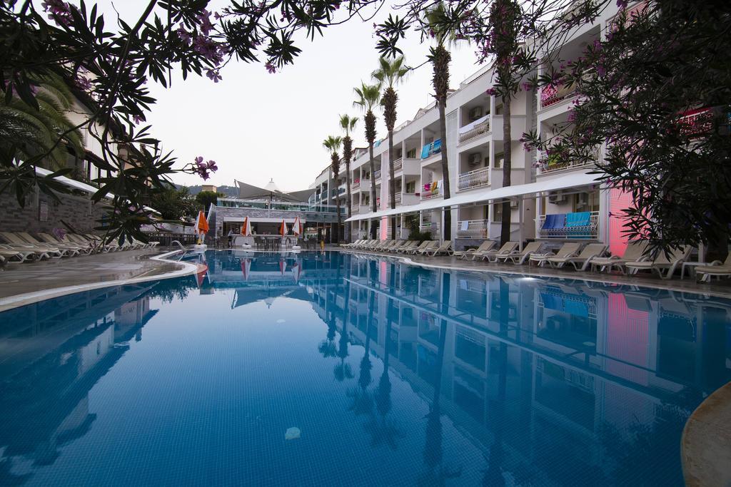 Mirage World Hotel إتْشميلير المظهر الخارجي الصورة